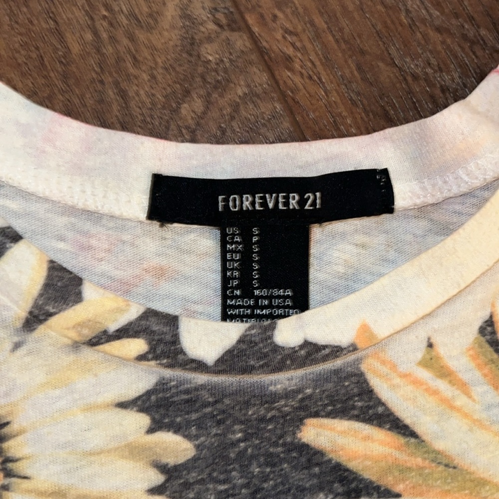 Forever 21 Flower Crop Top - Picture 2 of 3
